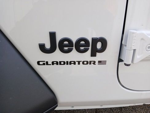 New 2025 Jeep Gladiator Sport image 9