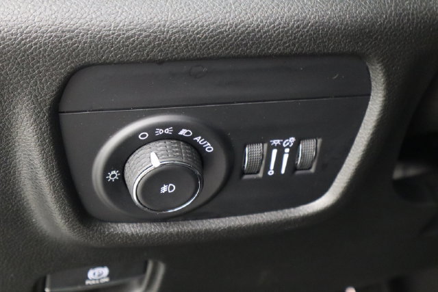 Used 2023 Jeep Grand Cherokee Limited RWD image 21
