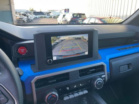 Used 2025 Toyota Tacoma TRD Off-Road image 17