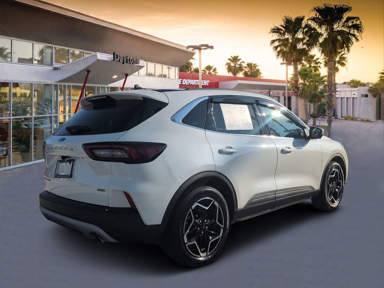 Used 2025 Ford Escape Platinum w/ Premium Technology Package FWD image 3