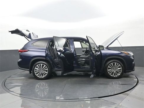 Used 2023 Toyota Highlander Platinum image 36