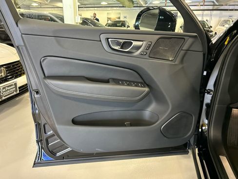 Certified 2023 Volvo XC60 B5 Ultimate w/ Climate Package AWD/4WD image 9