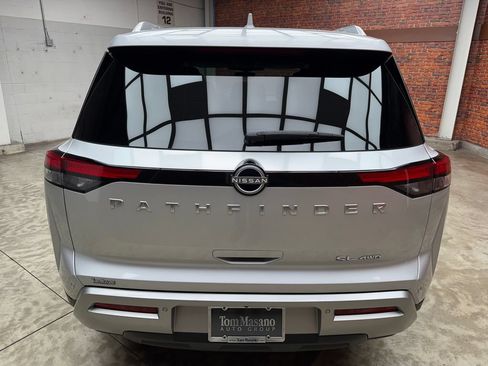 Used 2025 Nissan Pathfinder SL AWD/4WD image 4