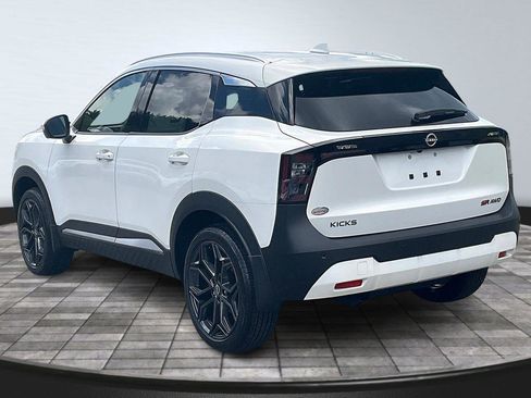 New 2025 Nissan Kicks SR image 4