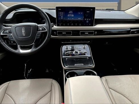 Used 2022 Lincoln Nautilus Reserve image 9