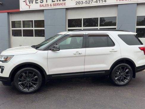 Used 2019 Ford Explorer XLT w/ XLT Sport Appearance Package AWD/4WD image 8