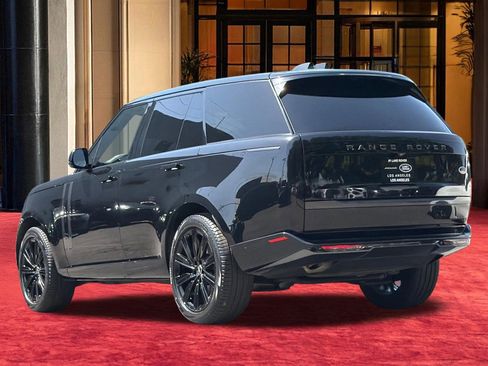 Used 2023 Land Rover Range Rover SE image 3