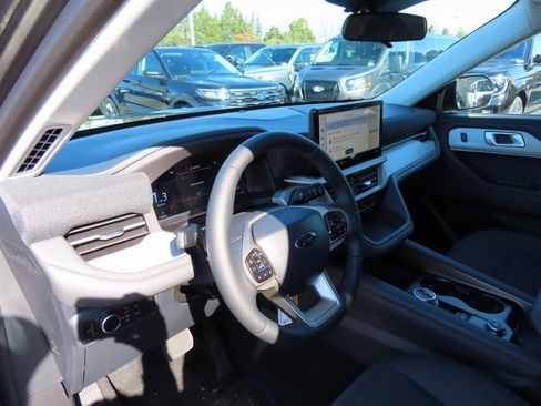 New 2026 Ford Explorer Active image 9