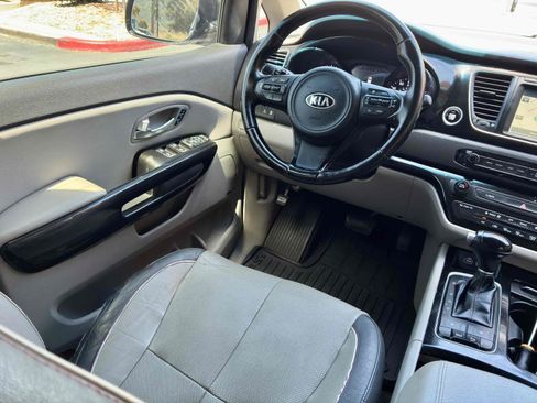 Used 2015 Kia Sedona SX FWD image 16