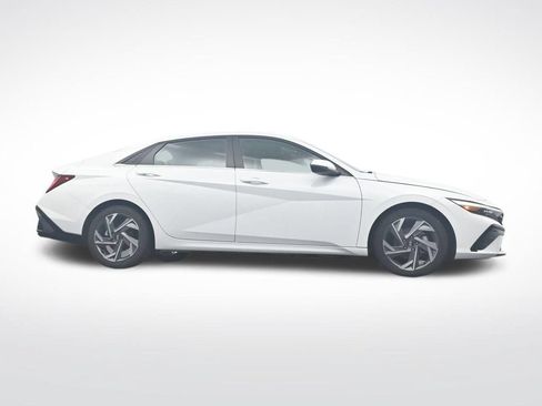 Used 2025 Hyundai Elantra Limited FWD image 32