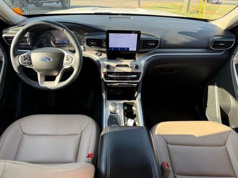 Used 2023 Ford Explorer XLT w/ Equipment Group 202A AWD/4WD image 17