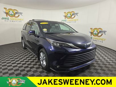 Used 2025 Toyota Sienna XLE