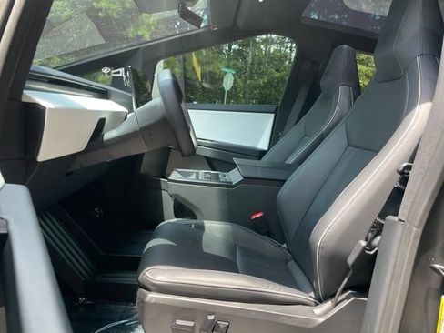 Used 2024 Tesla Cybertruck AWD Crew Cab image 14