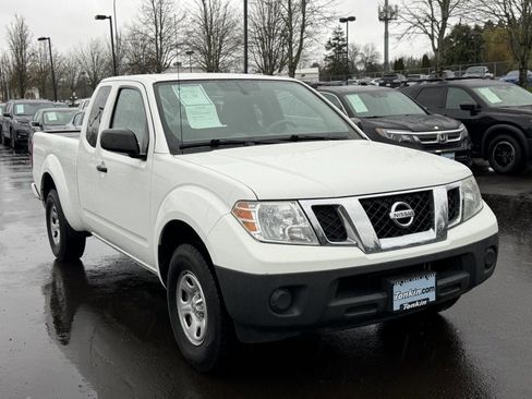 Used 2019 Nissan Frontier S image 2
