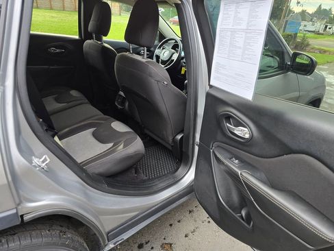 Used 2017 Jeep Cherokee Altitude image 15