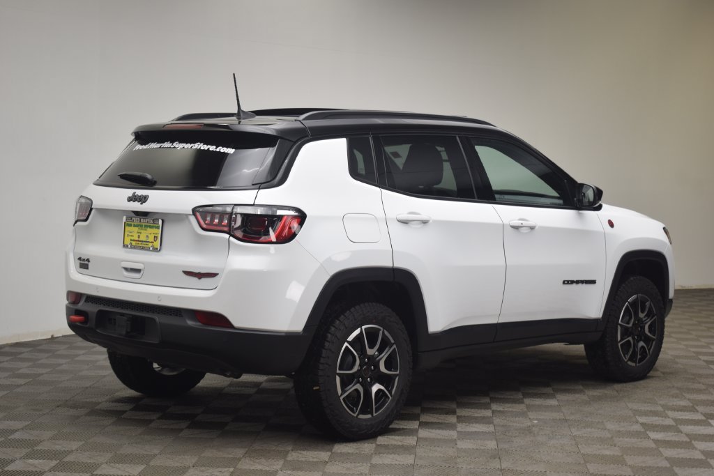 New 2026 Jeep Compass Trailhawk w/ Sun, Sound & Navigation Group AWD/4WD image 5