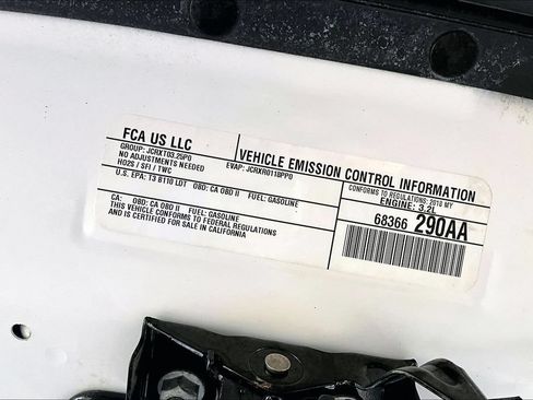 Used 2018 Jeep Cherokee Limited FWD image 35