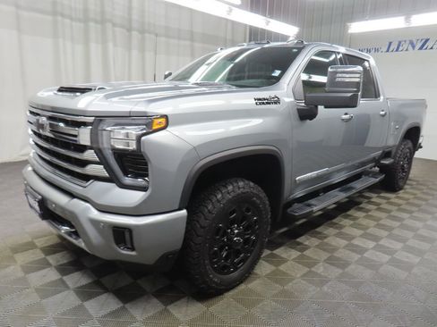 Used 2024 Chevrolet Silverado 2500 High Country AWD/4WD image 7
