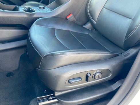 Used 2024 GMC Terrain SLT image 18