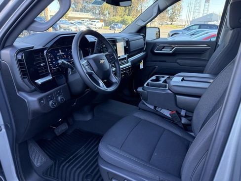 Used 2025 Chevrolet Silverado 1500 LT image 16