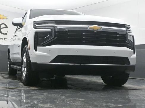 New 2026 Chevrolet Suburban LS image 3