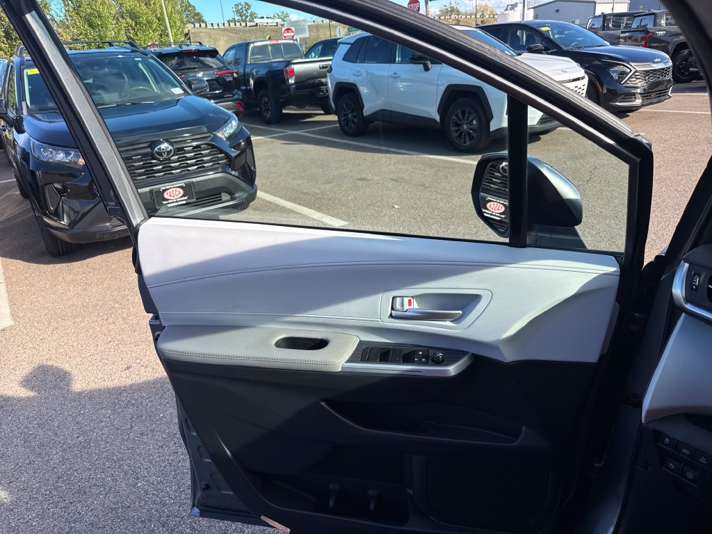 Used 2026 Toyota Sienna XLE AWD/4WD image 30
