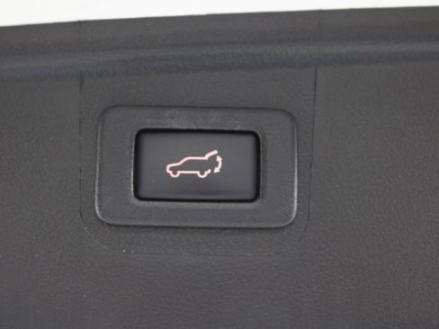 Used 2018 Subaru Outback 2.5i Premium image 16