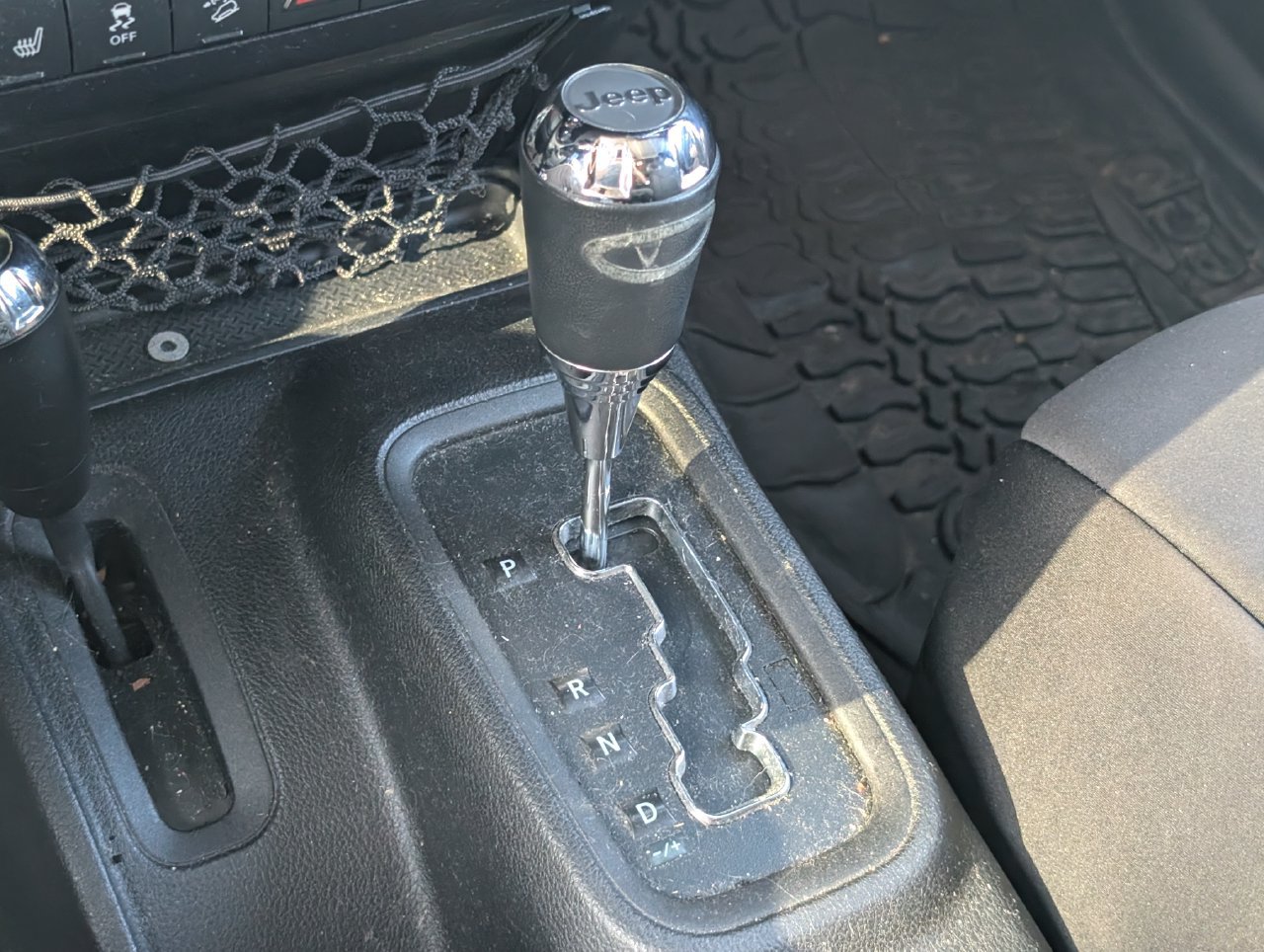 Used 2015 Jeep Wrangler Unlimited Rubicon AWD/4WD image 23