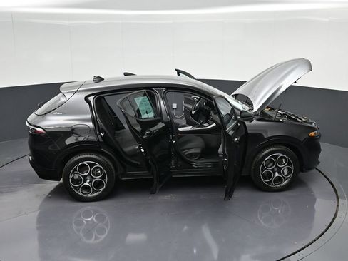 Used 2025 Alfa Romeo Tonale AWD/4WD image 43
