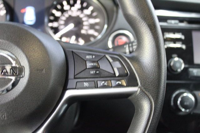 Used 2017 Nissan Rogue SV FWD image 17