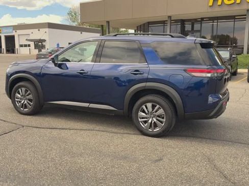 Used 2025 Nissan Pathfinder SV AWD/4WD image 6