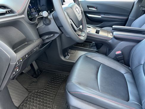 Used 2025 Toyota Sienna XSE AWD/4WD image 13
