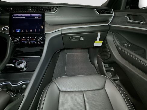 New 2025 Jeep Grand Cherokee L Limited w/ Luxury Tech Group II AWD/4WD image 26