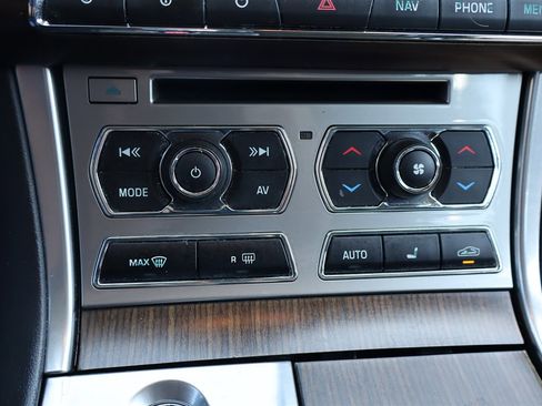 Used 2012 Jaguar XF image 29