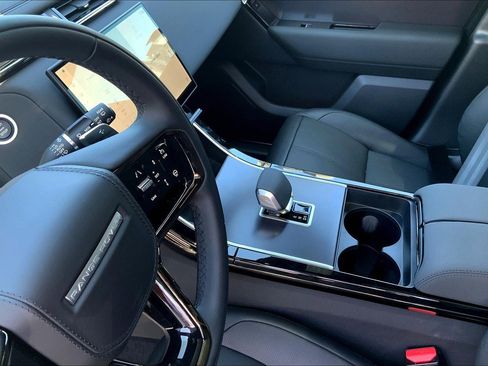 New 2026 Land Rover Range Rover Velar Dynamic SE image 8