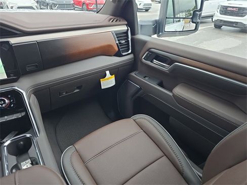 New 2025 GMC Sierra 2500 Denali w/ Denali Reserve Package image 16