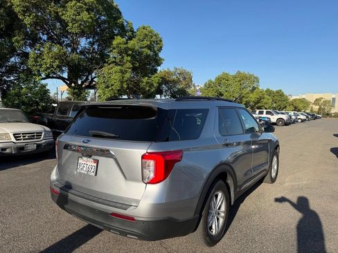 Used 2024 Ford Explorer XLT RWD image 4