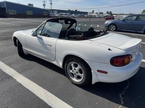 Used 2000 MAZDA MX-5 Miata RWD image 4