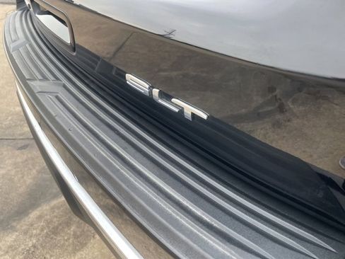 Used 2021 GMC Yukon XL SLT w/ SLT Premium Package image 7