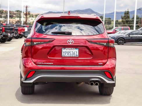 Used 2024 Toyota Highlander XSE FWD image 6