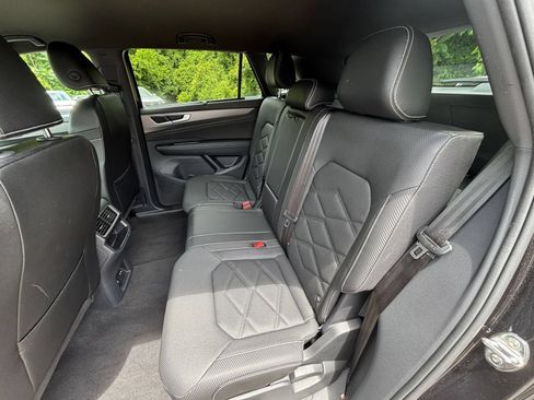 Used 2025 Volkswagen Atlas Cross Sport SE FWD image 37