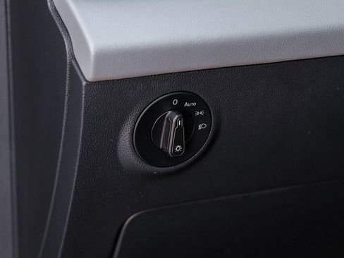 Used 2022 Volkswagen Taos SE image 37