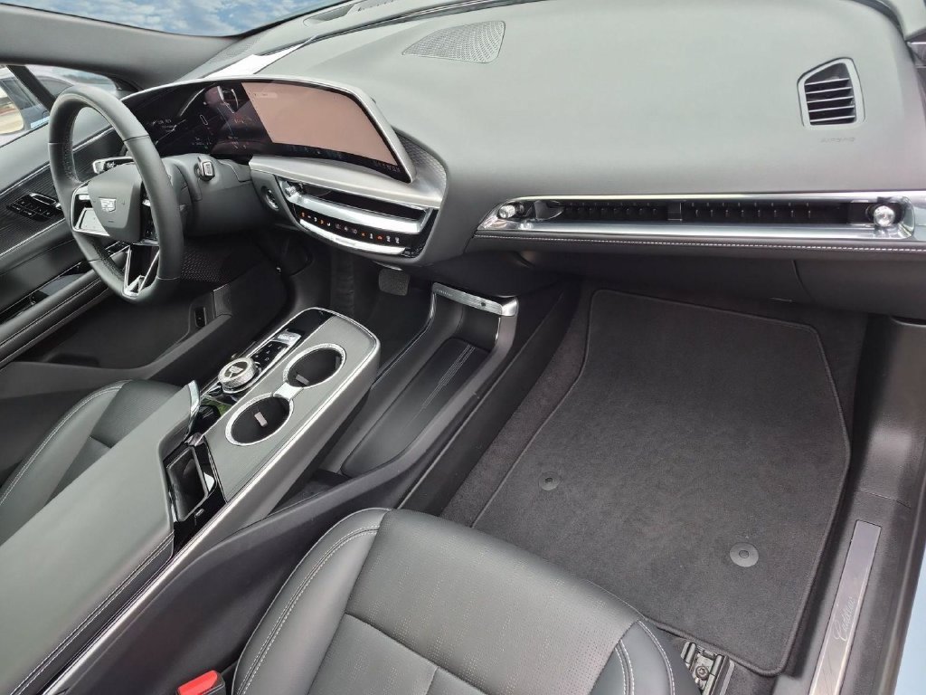 Certified 2024 Cadillac Lyriq Sport AWD/4WD image 18