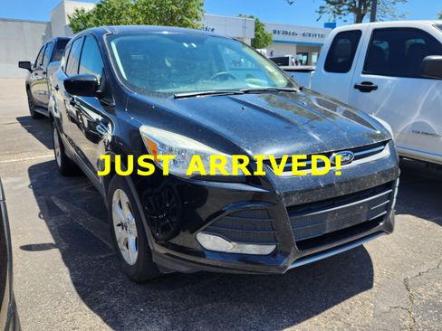 Used 2016 Ford Escape SE w/ SE Cold Weather Package AWD/4WD image 2