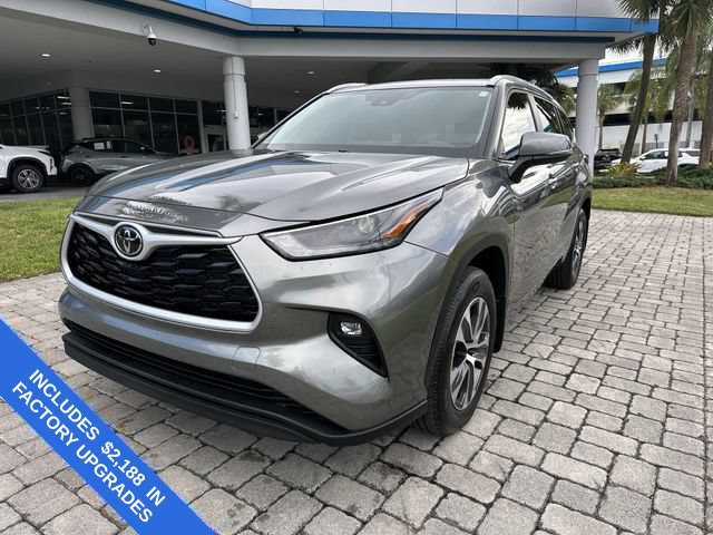 Used 2025 Toyota Highlander XLE FWD image 20