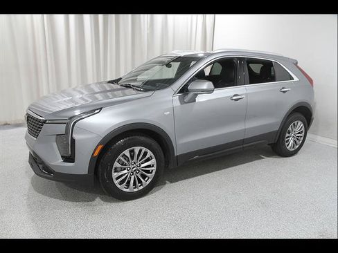Used 2024 Cadillac XT4 Premium Luxury AWD/4WD image 3