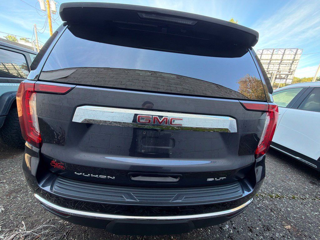 Used 2023 GMC Yukon SLT AWD/4WD image 7
