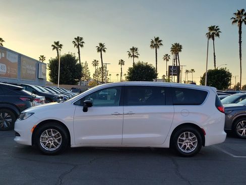 Used 2024 Chrysler Voyager LX image 28