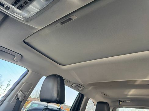 Used 2017 Toyota Highlander SE image 27