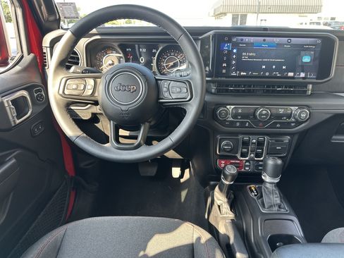 Used 2026 Jeep Wrangler Unlimited Rubicon AWD/4WD image 15